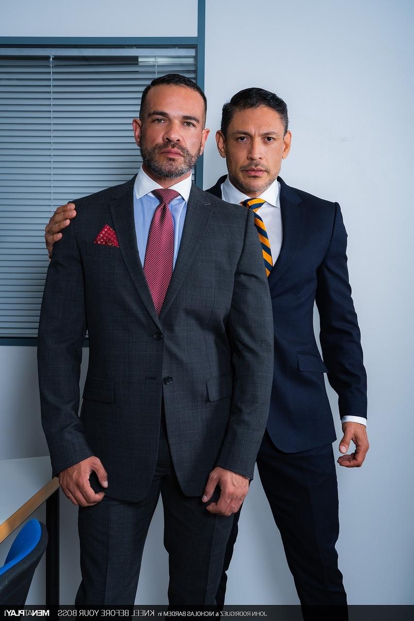 20P Gay sales manager John Rodriguez gets screwed by his boss Nicholas Bardem