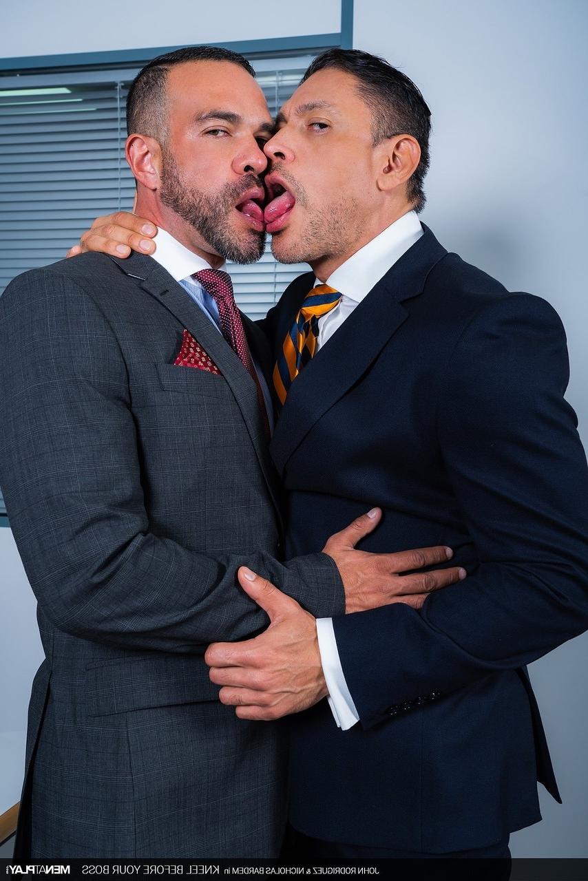 20P Gay sales manager John Rodriguez gets screwed by his boss Nicholas Bardem