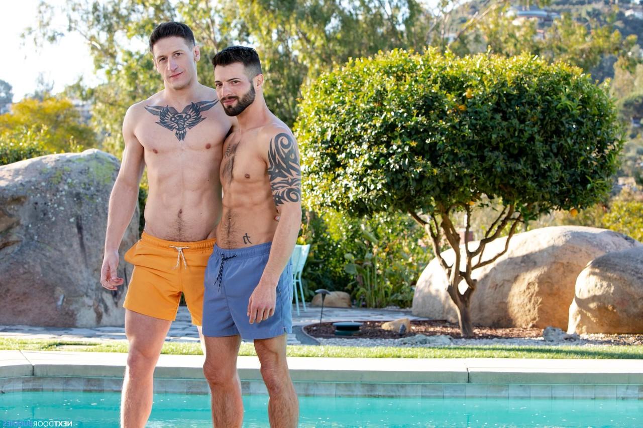 20P Le petit gay Casey Everett se fait lécher et lécher le trou du cul par Dalton Riley
