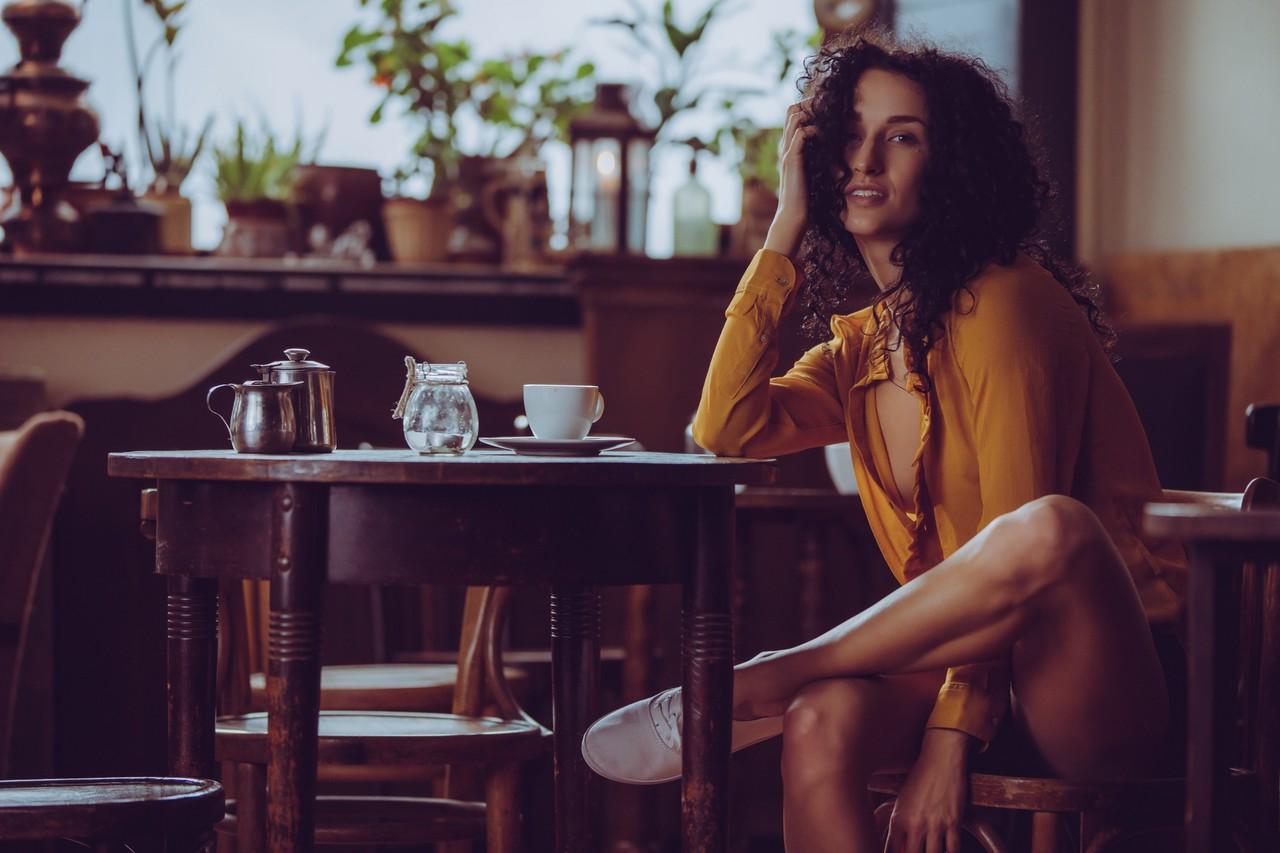 10P Curly haired babe Luca Miklosi strips as she drinks her morning coffee