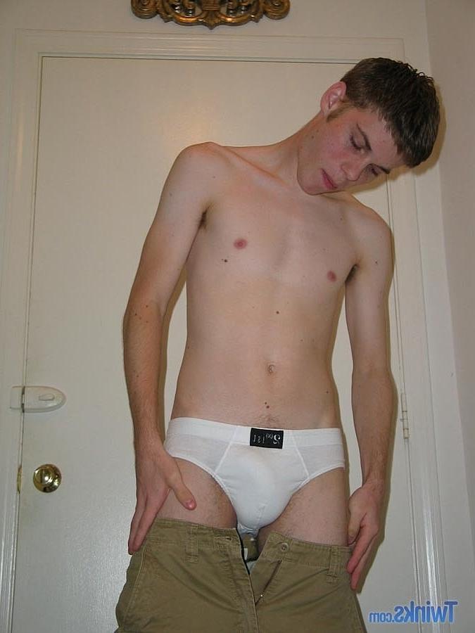 20P Caucasian twink Billy Gee strips and plays with his huge dick in the hallway