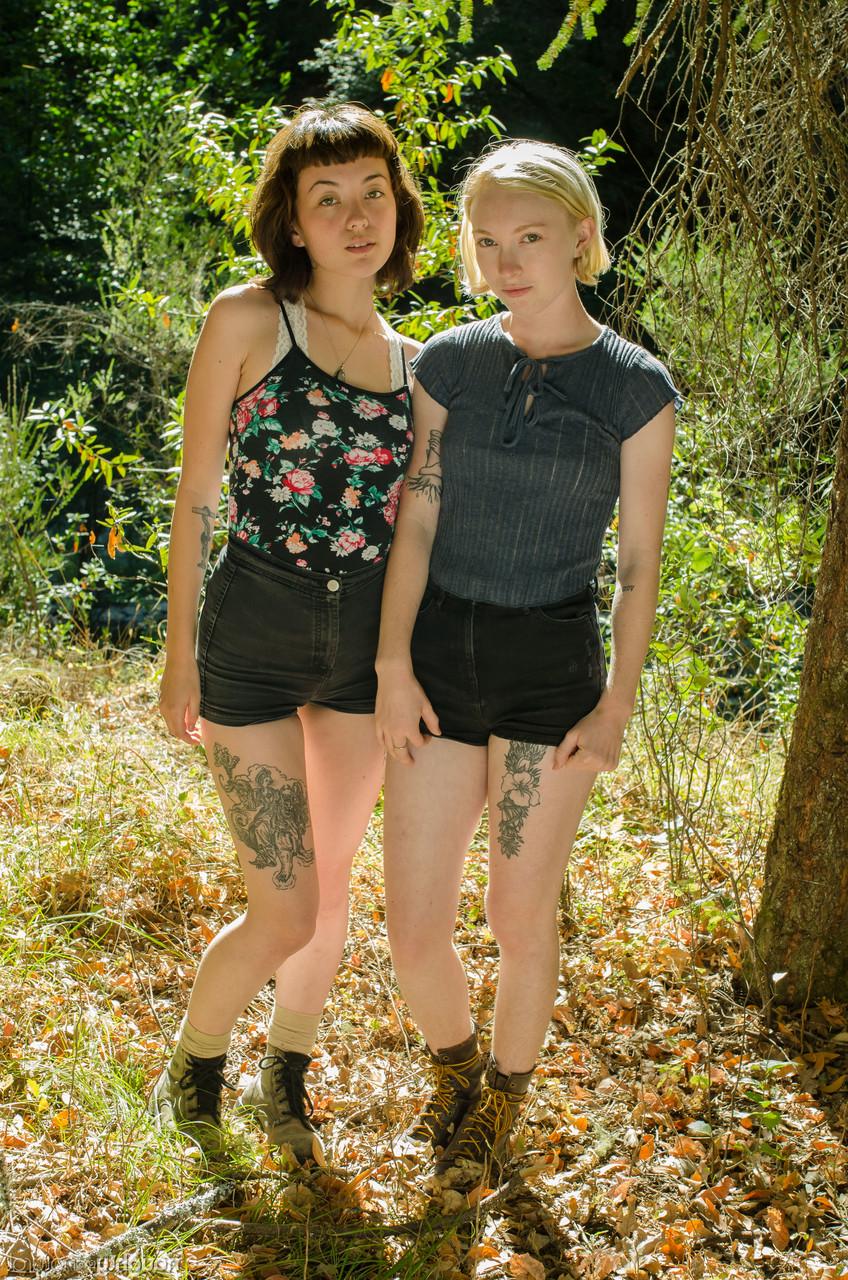 20P Sexy teens with hairy armpits Ivy Blair and Willow Amor kiss each other's bush