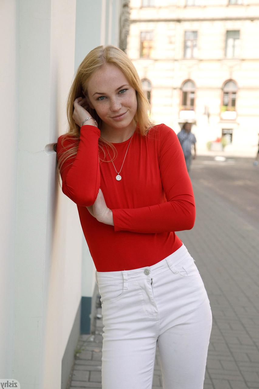 12P Blonde beauty Rune Kimele posing & flashing her big booty in public