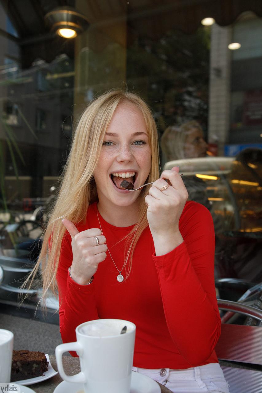 12P Blonde beauty Rune Kimele posing & flashing her big booty in public