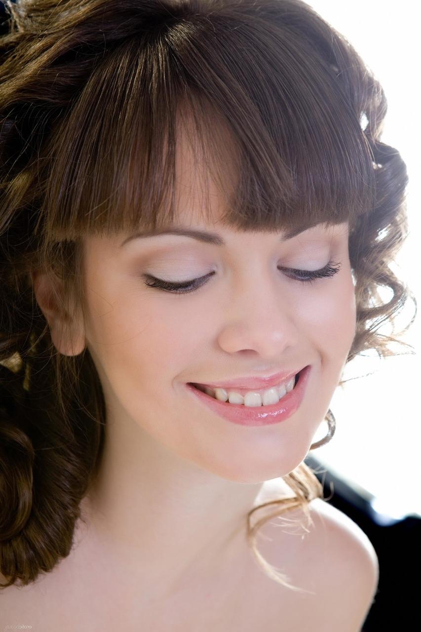 20P Die bezaubernde Teenagerin Candy Rose posiert nackt und neckt mit ihrer weichen Haut