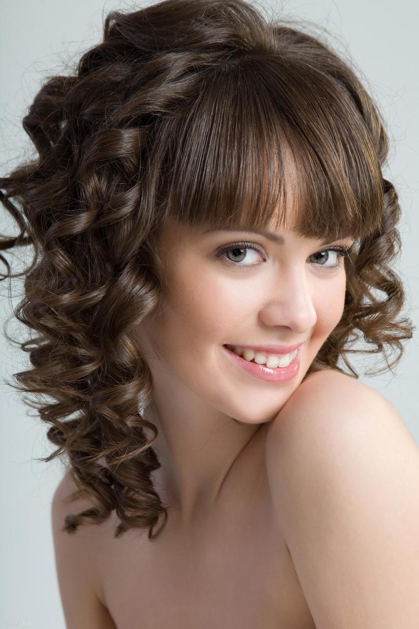 20P Die bezaubernde Teenagerin Candy Rose posiert nackt und neckt mit ihrer weichen Haut