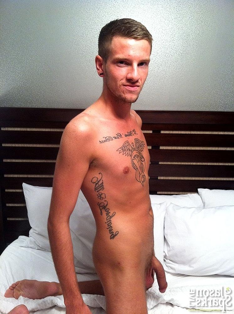 20P Los sexys gays americanos Brandon Atkins y Elliott Vance se montan la polla el uno al otro