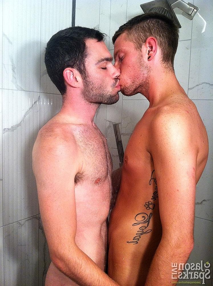 20P Los sexys gays americanos Brandon Atkins y Elliott Vance se montan la polla el uno al otro