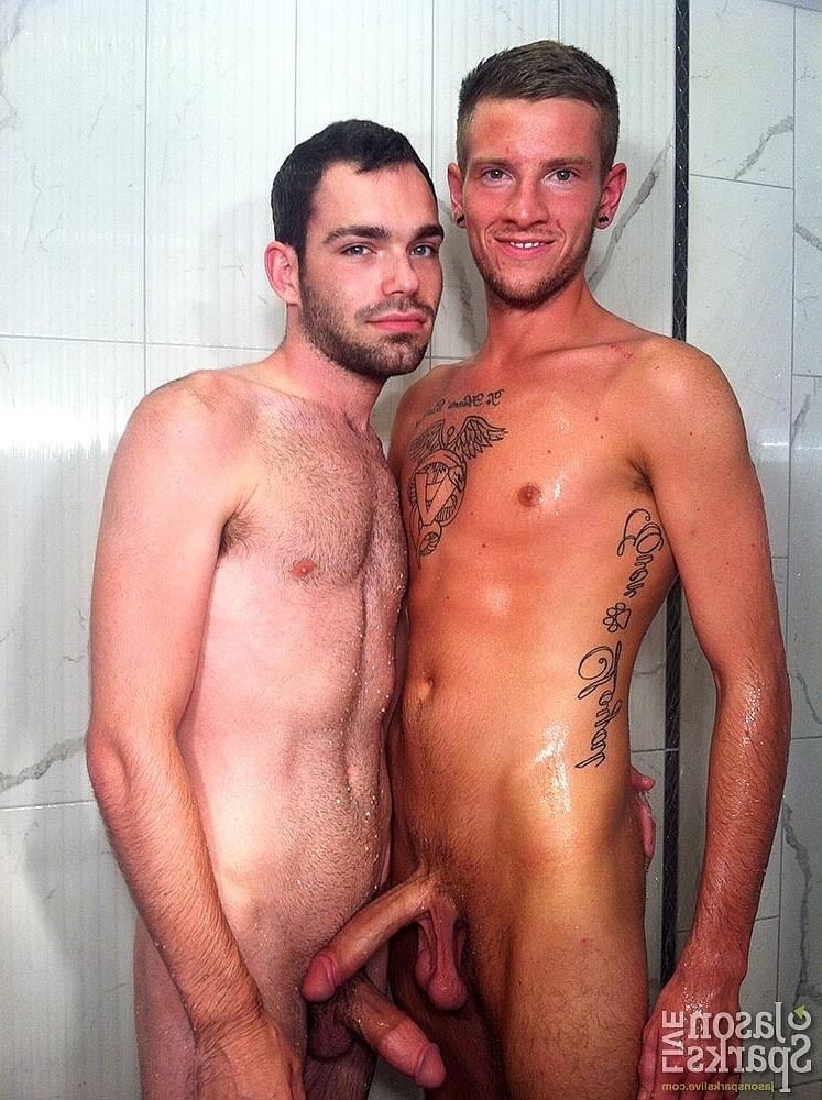 20P Los sexys gays americanos Brandon Atkins y Elliott Vance se montan la polla el uno al otro