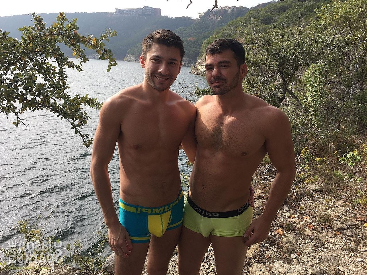 20P Die schwulen Freunde Brogan Reed und Scott DeMarco machen nach einem schönen Tag am Strand rum