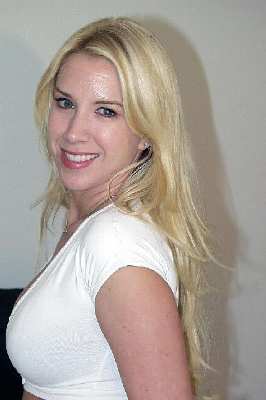17P MILF with medium tits Taylor Lynn strips and teases with her sexy butt