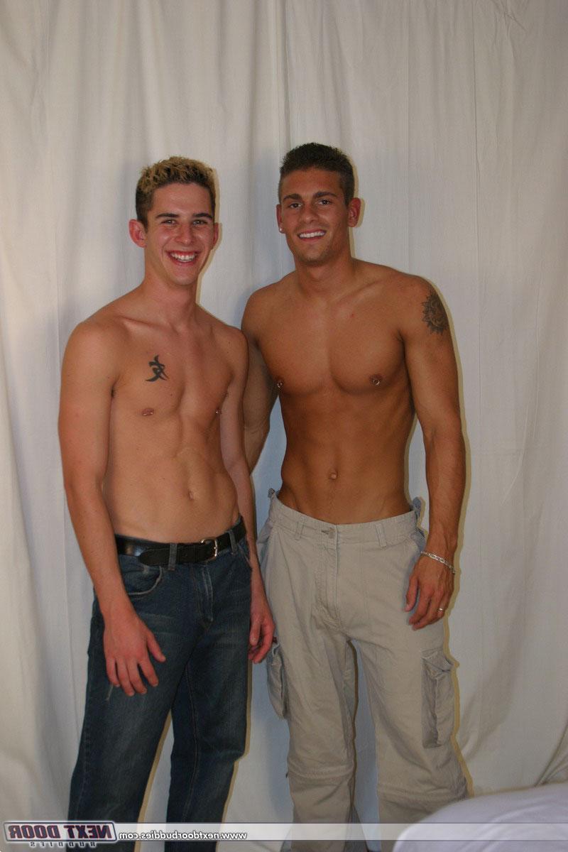 20P Kinky gay hunks Phoenix and Brady Rey enjoy intense oral sex on the couch