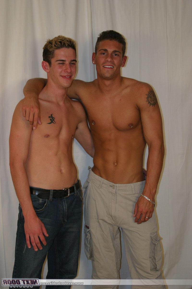 20P Kinky gay hunks Phoenix and Brady Rey enjoy intense oral sex on the couch