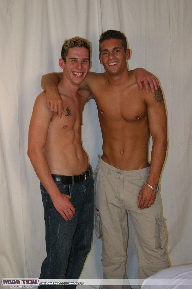 20P Kinky gay hunks Phoenix and Brady Rey enjoy intense oral sex on the couch