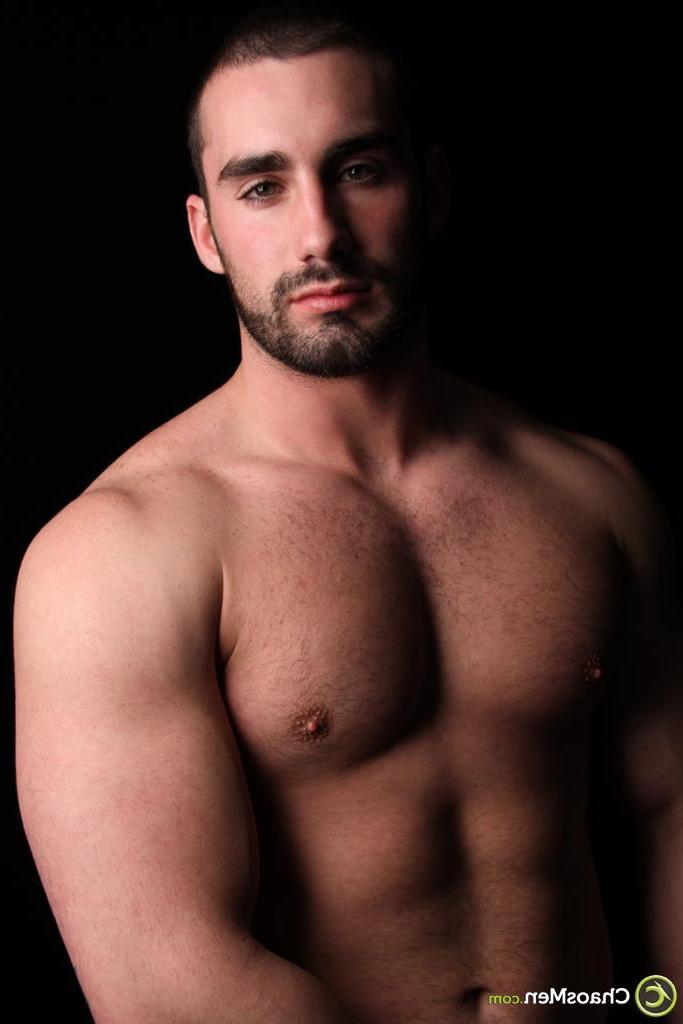 20P Strong gay dude Valentino plays with his rod and washes his muscular body