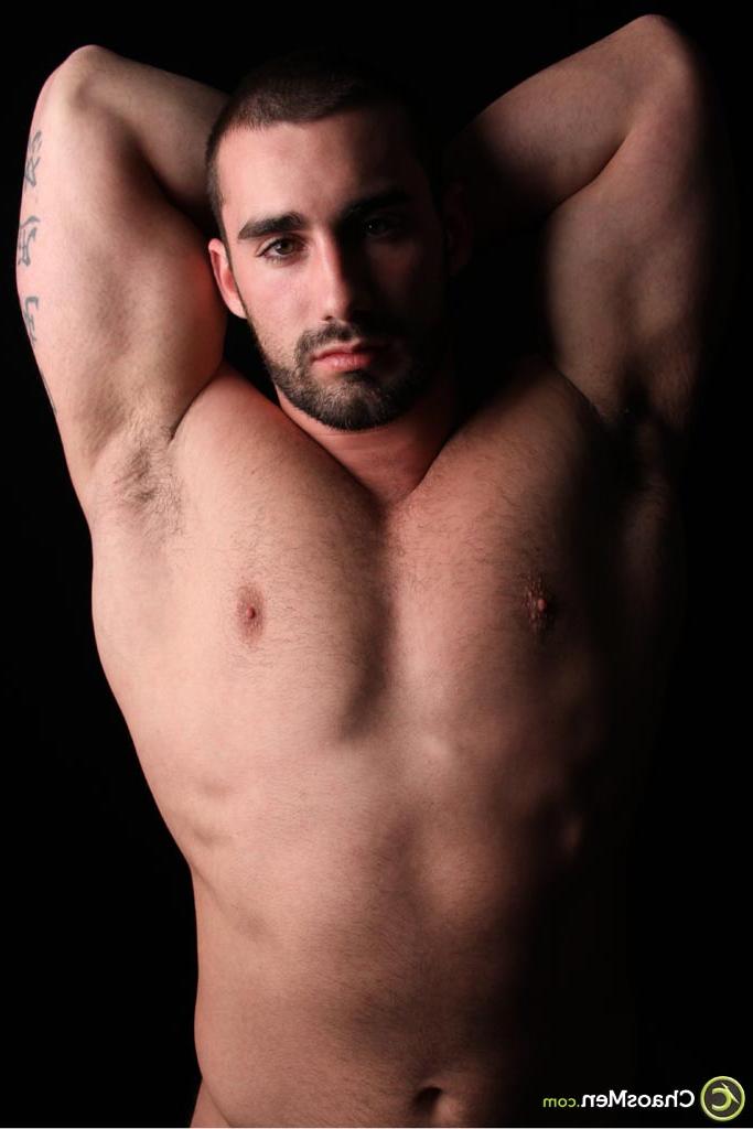 20P Strong gay dude Valentino plays with his rod and washes his muscular body