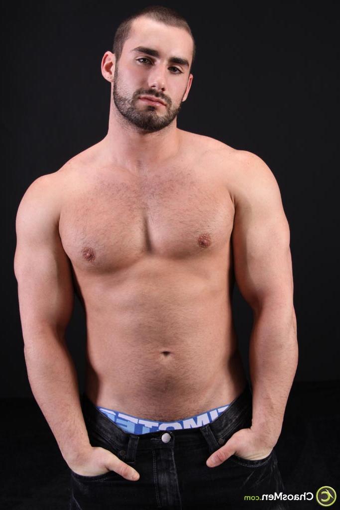 20P Strong gay dude Valentino plays with his rod and washes his muscular body
