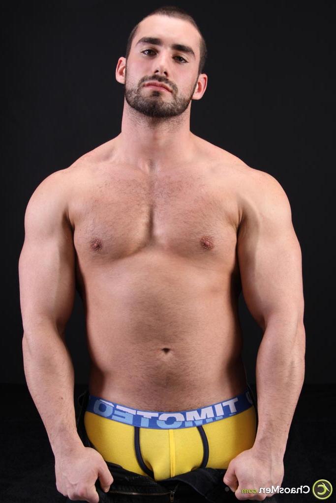 20P Strong gay dude Valentino plays with his rod and washes his muscular body