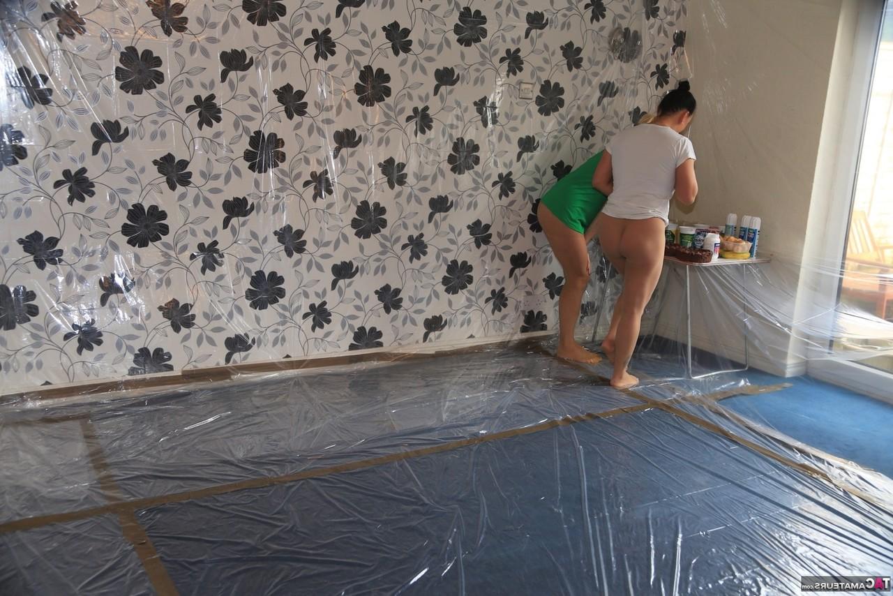 20P Molly MILF y su amante lesbiana se preparan para cubrirse de productos alimenticios