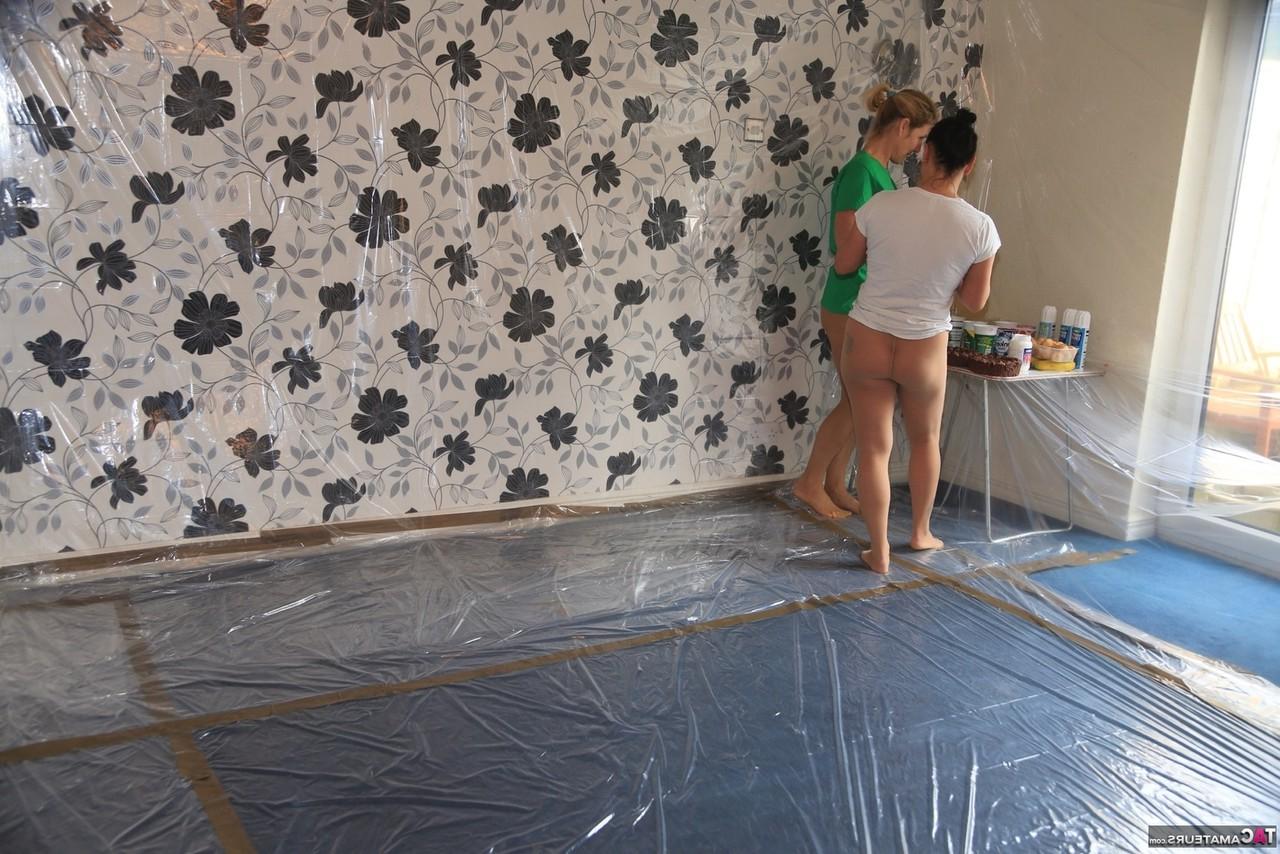 20P Molly MILF y su amante lesbiana se preparan para cubrirse de productos alimenticios