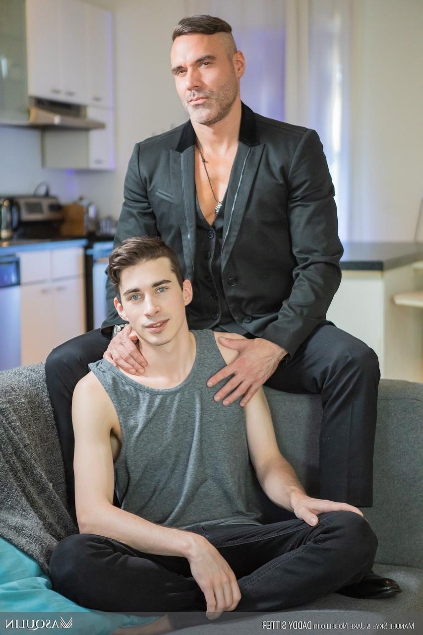20P Jake Nobello et Manuel Skye, adolescents gays coquins, se baisent à cru