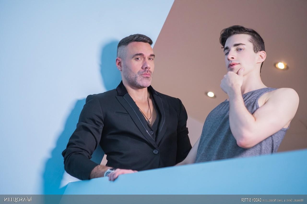 20P Jake Nobello et Manuel Skye, adolescents gays coquins, se baisent à cru