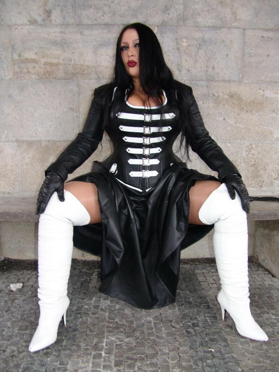 16P Goth model Lady Angelina releases her big boobs from latex wear in public