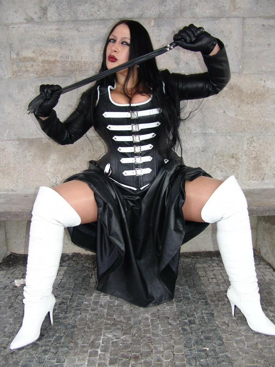 16P Goth model Lady Angelina releases her big boobs from latex wear in public