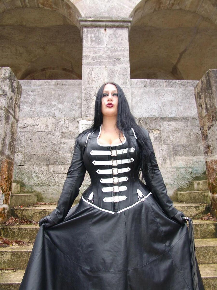 16P Goth model Lady Angelina releases her big boobs from latex wear in public