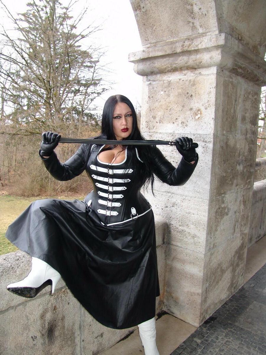 16P Goth model Lady Angelina releases her big boobs from latex wear in public