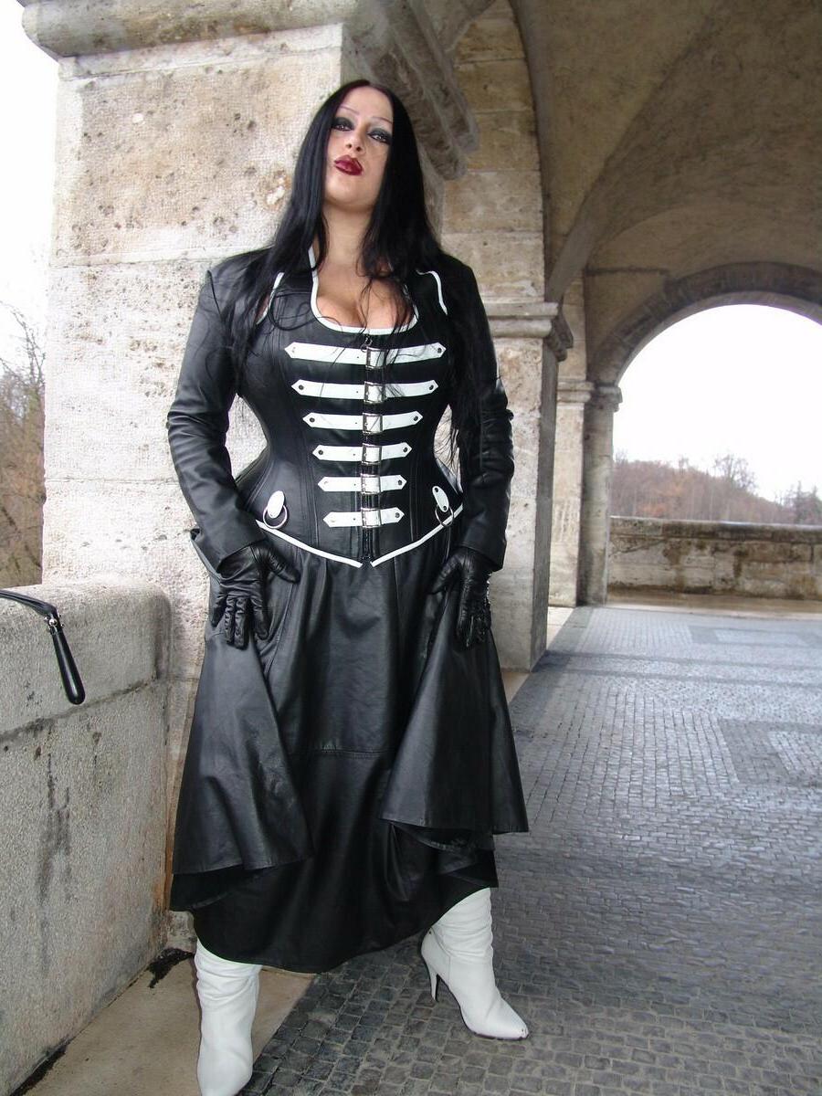 16P Goth model Lady Angelina releases her big boobs from latex wear in public