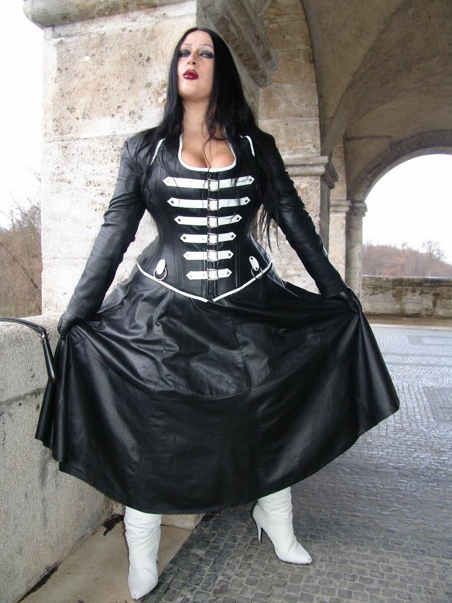 16P Goth model Lady Angelina releases her big boobs from latex wear in public