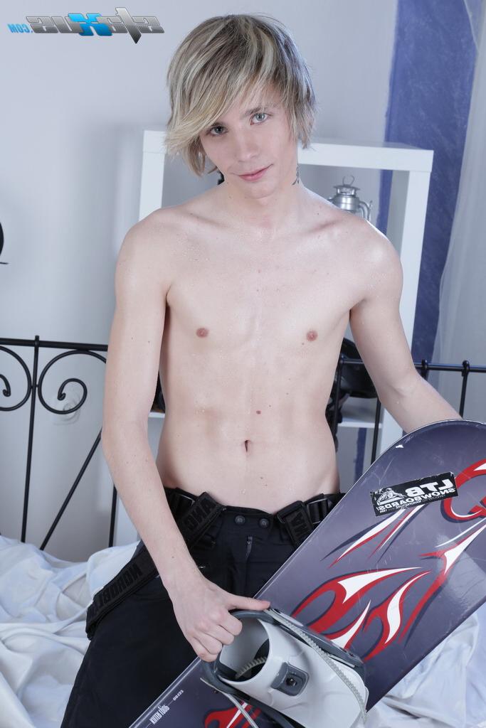 20P Gay boys Mickey Moon and Tim Walker give each other a BJ & have anal sex