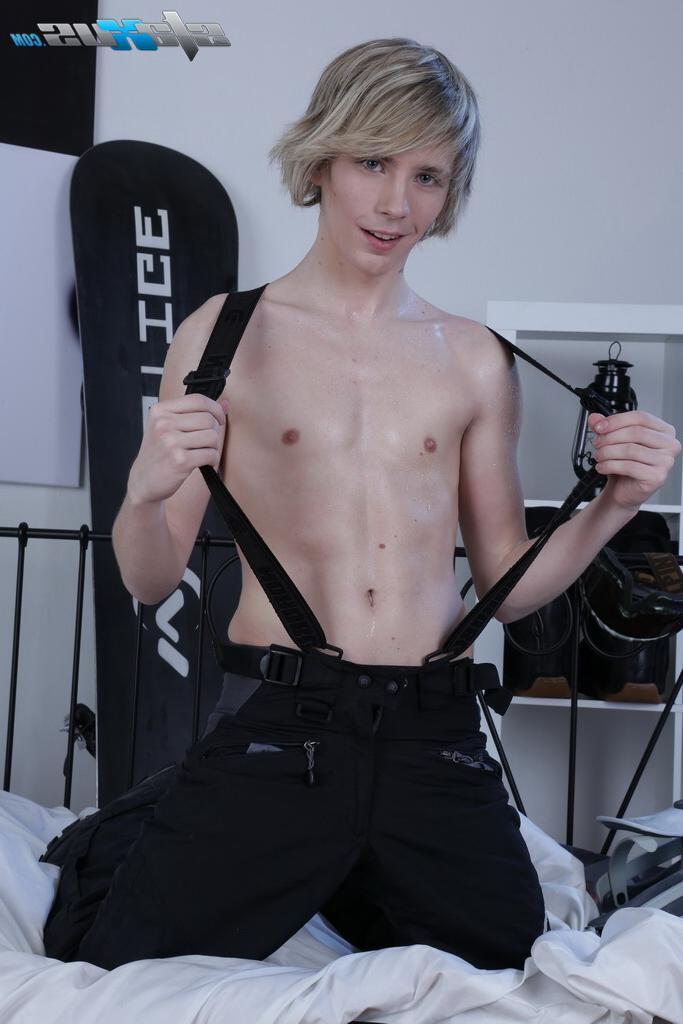 20P Gay boys Mickey Moon and Tim Walker give each other a BJ & have anal sex