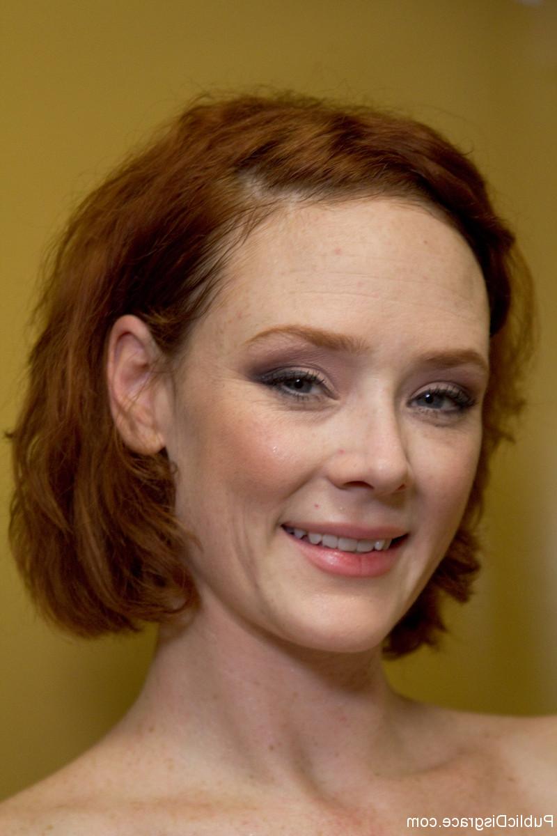 20P A ruiva Audrey Hollander revela seus grandes juggs e posa nua