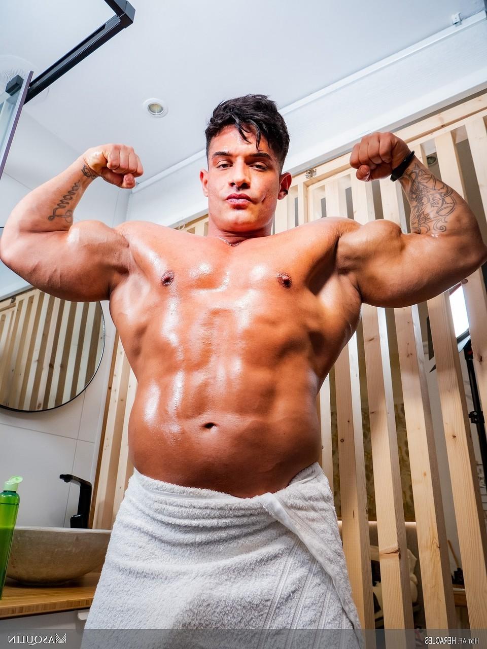 17P Bodybuilder Miguel Exotic shows off his big muscles & his fully-erect big dick