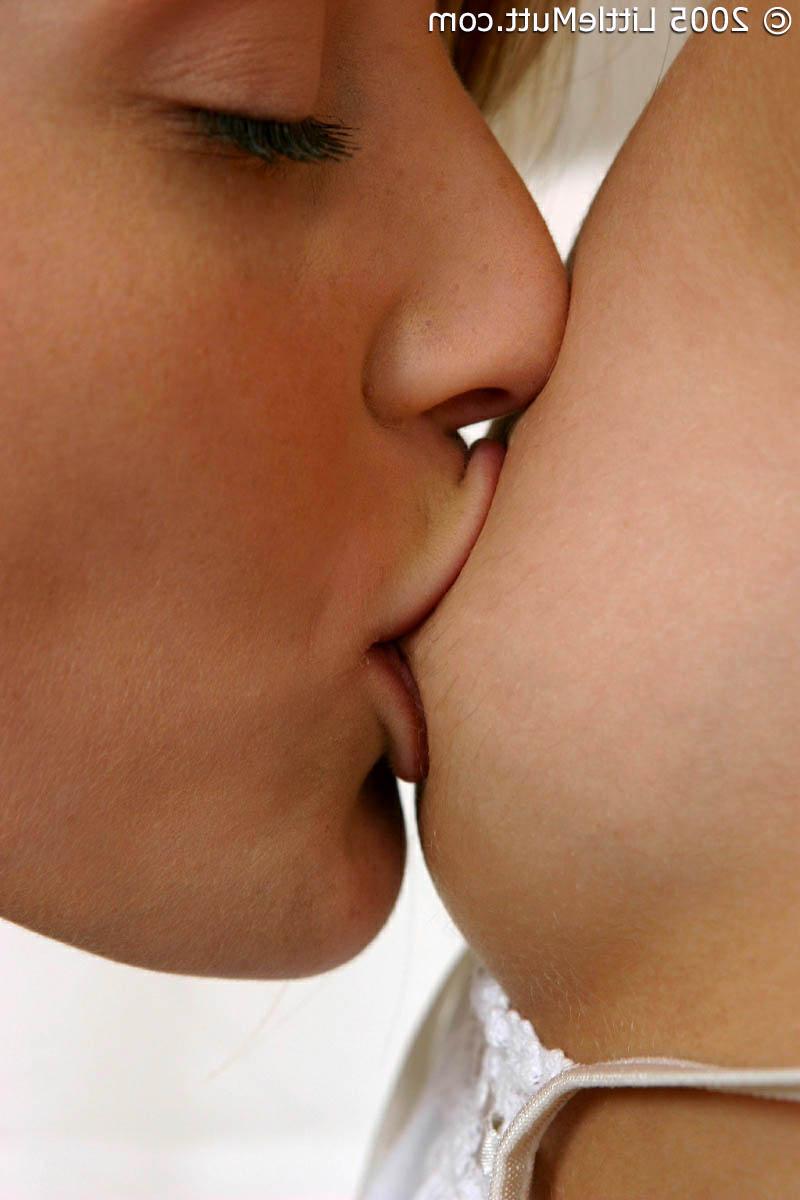 16P Teen lesbians Carli and Skylynn 69 while having sex on top of a bed