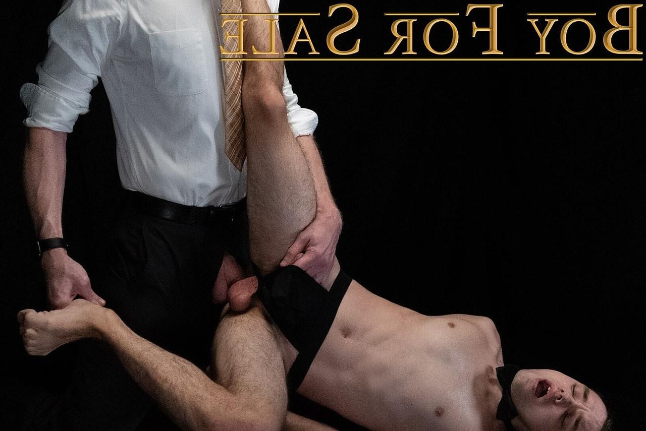 20P O garotinho River é punido analmente por seus mestres gays Knox e Legrand