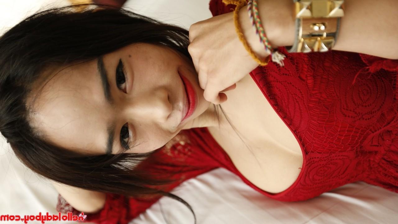 12P Olá Ladyboy estrelando Ai Sex Photos