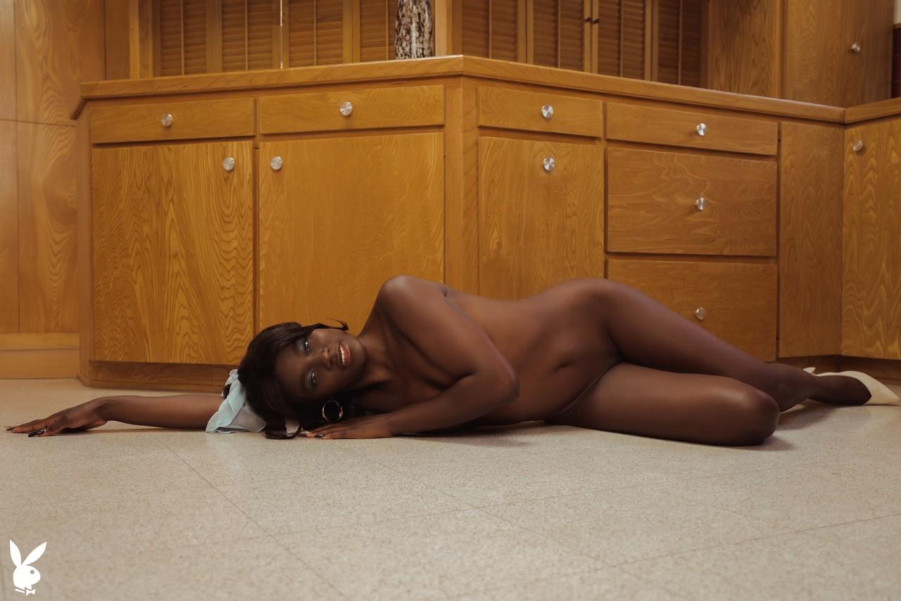 20P Glamorous black babe Victoria Antoinette does a sexy striptease in the kitchen