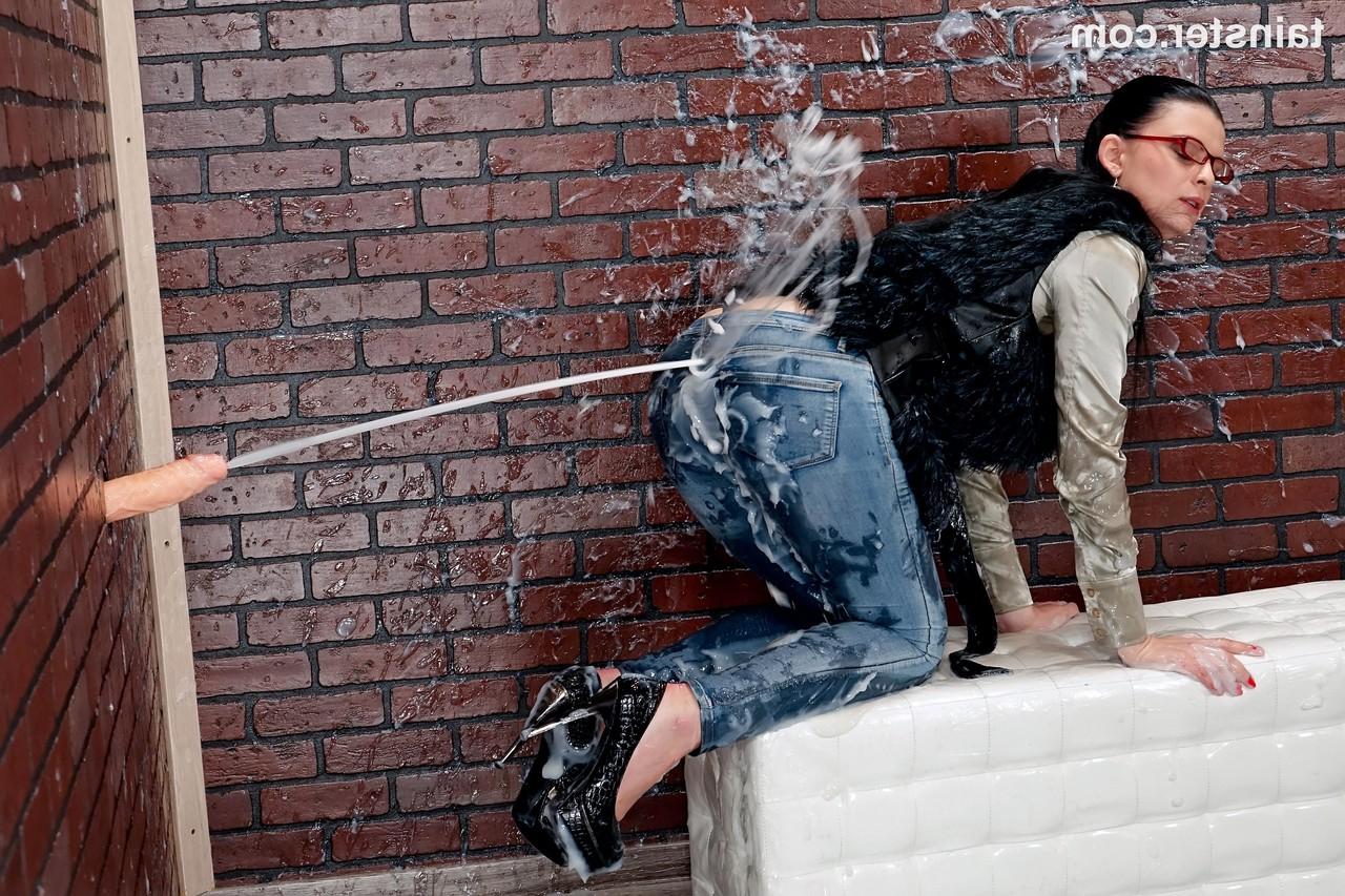 15P Dark-haired girl gets covered in copious amounts of sperm at a gloryhole