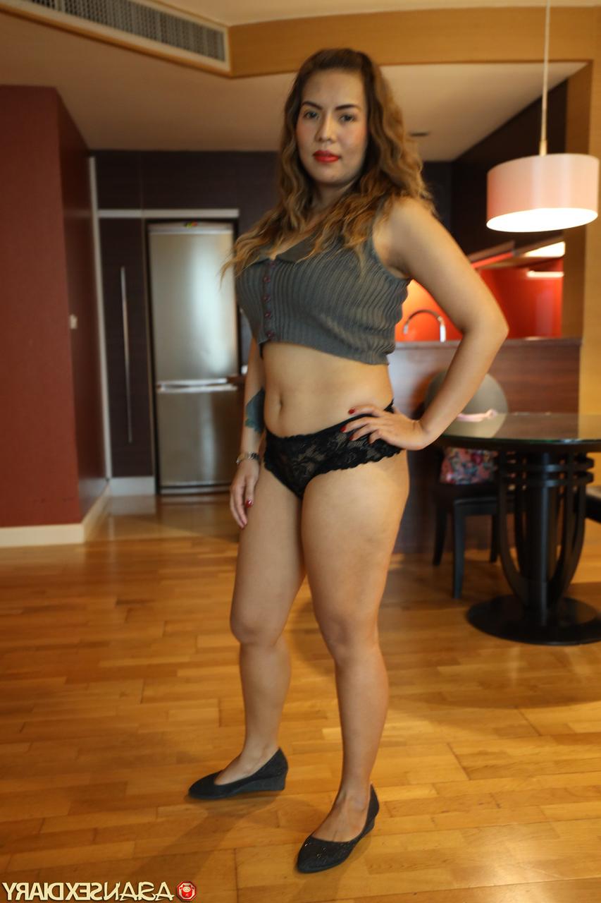 20P La preciosa amateur Nan C disfruta del sexo duro en POV tras un sexy striptease