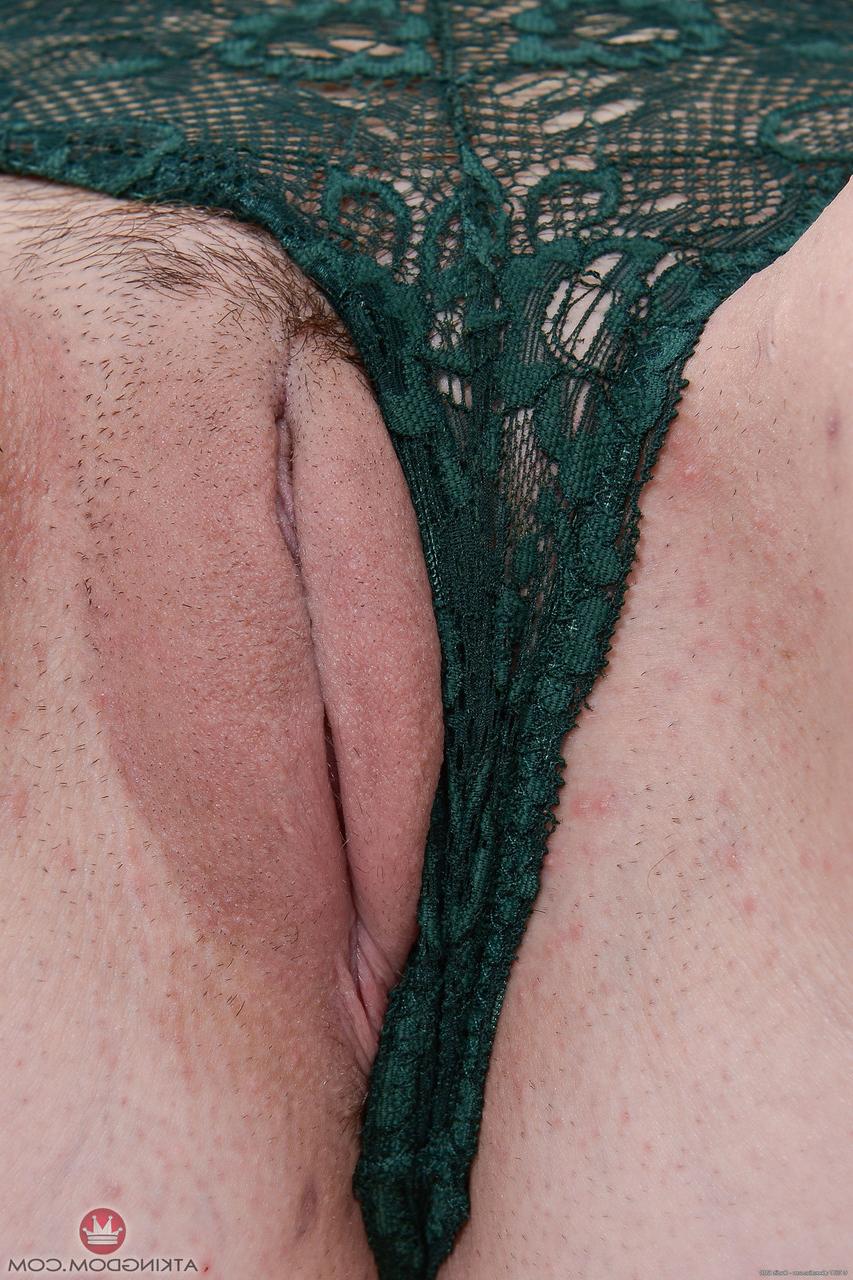20P Sexy gordinha amadora Veronica Valentine revela sua bunda gostosa e vulva