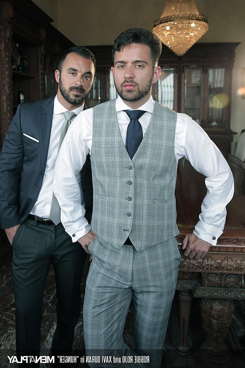 20P Homens gays gostosos de terno Xavi Duran e Robbie Rojo fazem sexo anal hardcore