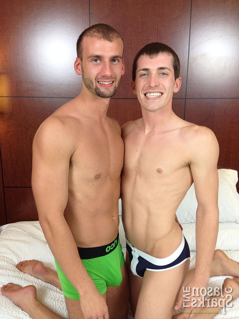 20P O cara alto Antonio Paul bate na morena gay Shawn Andrews na boca e na bunda