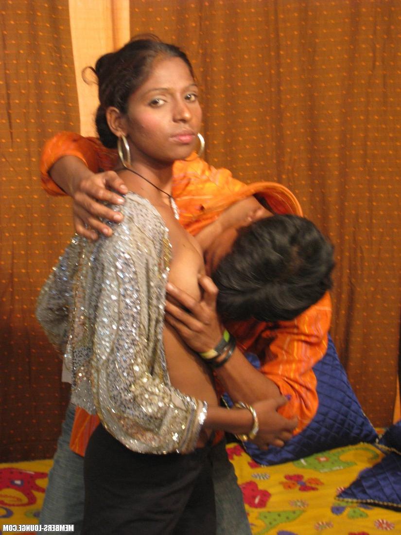 15P Modelos indianas totalmente nuas antes de serem apalpadas por seu amante