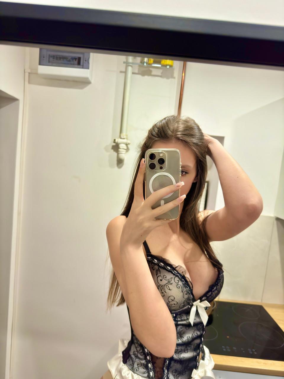 16P Pretty OnlyFans cam babe shows off her tits wearing sexy lingerie