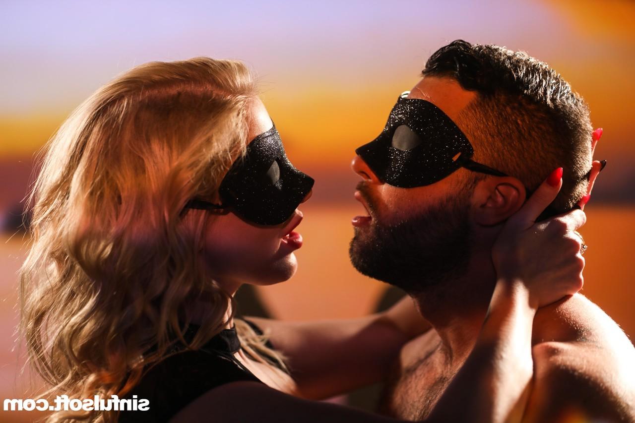 20P Blonde blindfolded MILF Georgie Lyall enjoys passionate oral sex with a guy
