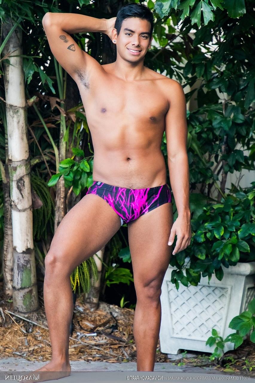 20P O galã gay Nick Milani é assado no espeto em um trio anal selvagem