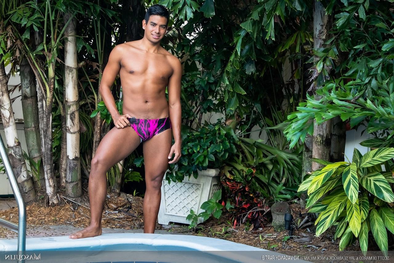 20P O galã gay Nick Milani é assado no espeto em um trio anal selvagem